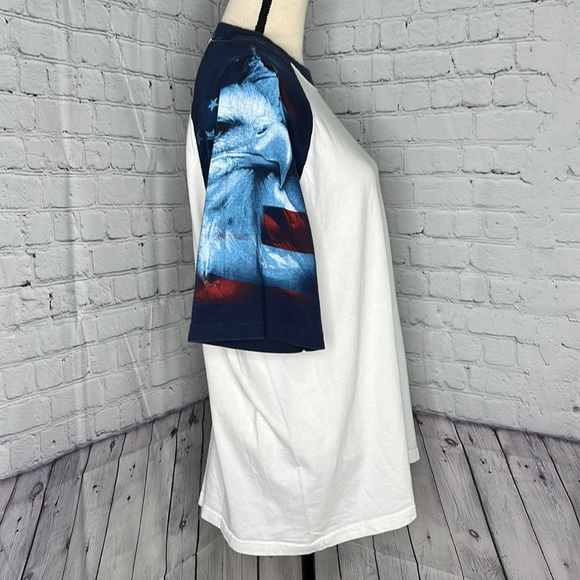 🇺🇸 Patriotic Tee with American Flag and Bald Eagle - Picture 4 of 11